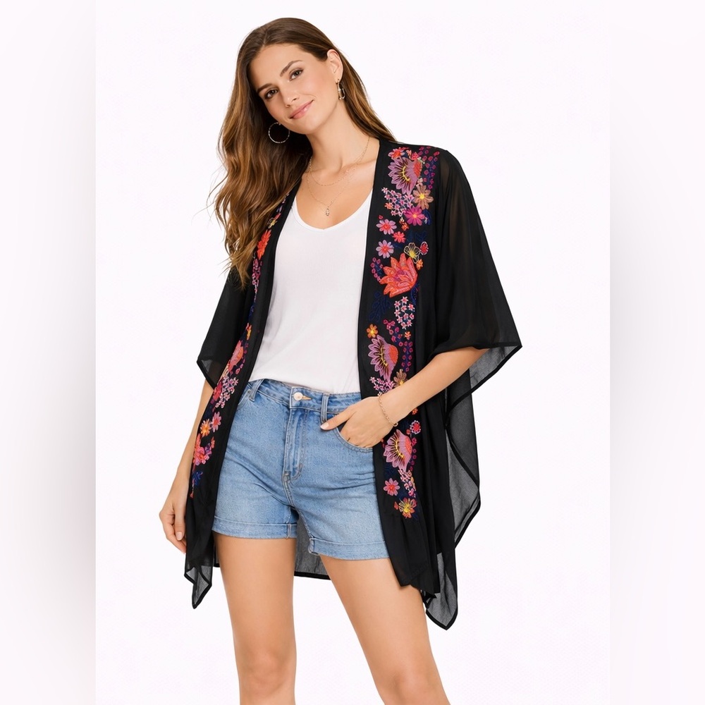 🌺 Betsey Johnson Embroidered Floral Kimono